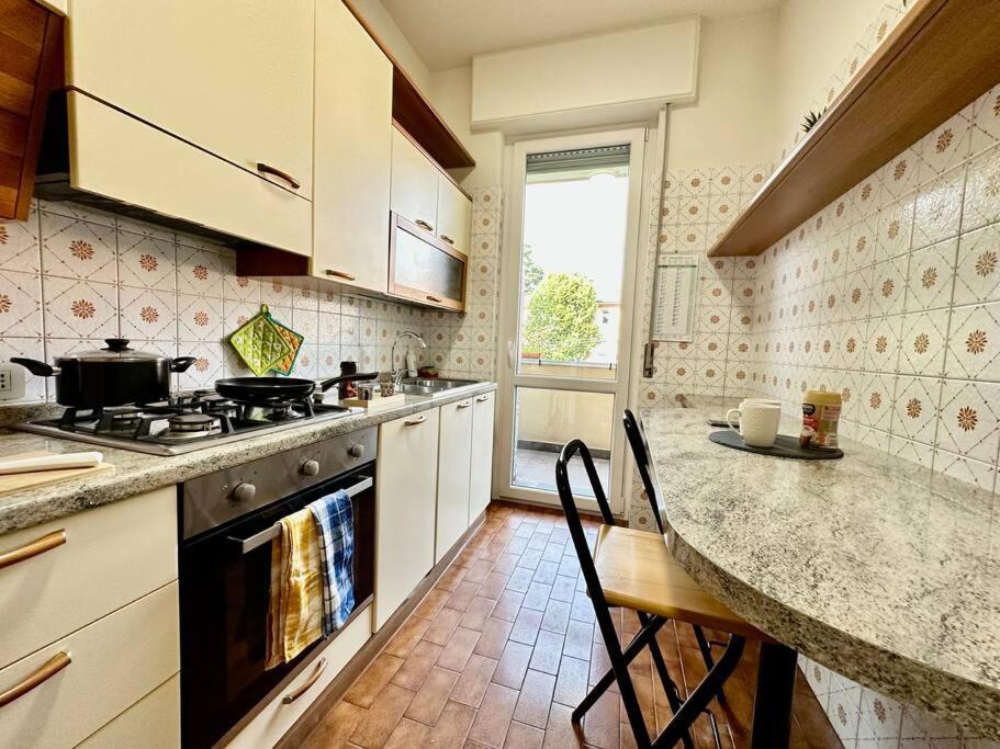 Low Cost Holiday An Business House And Free Park By Revenue House Como Exterior foto